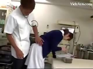 Pielęgniarka coraz jej cipka rubbed przez healer i 2 pielęgniarki w the surgery