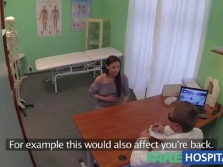 Fakehospital rejtett cameras fogás beteg segítségével masszázs eszköz mert egy orgazmus