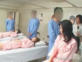 Asiática morena señora golpes peluda johnson en la hospital